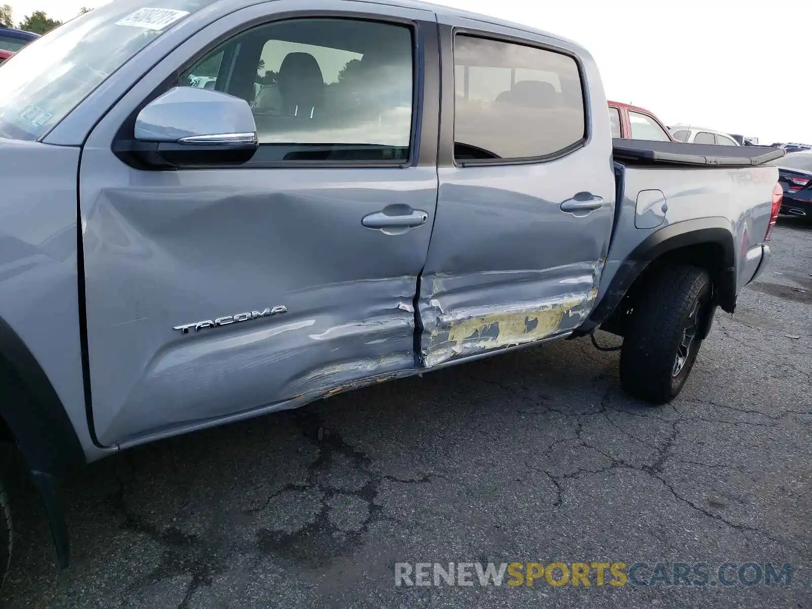 9 Photograph of a damaged car 3TMCZ5AN3KM264324 TOYOTA TACOMA 2019