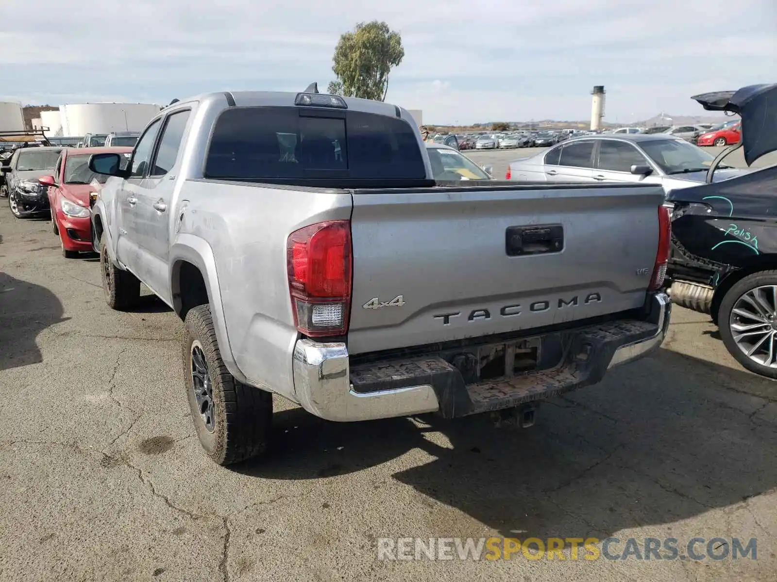 3 Photograph of a damaged car 3TMCZ5AN3KM269099 TOYOTA TACOMA 2019