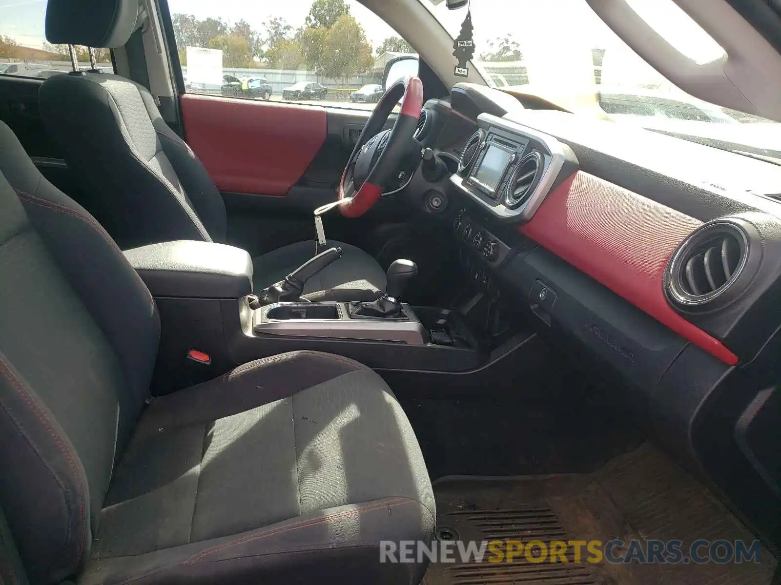 5 Photograph of a damaged car 3TMCZ5AN3KM269099 TOYOTA TACOMA 2019