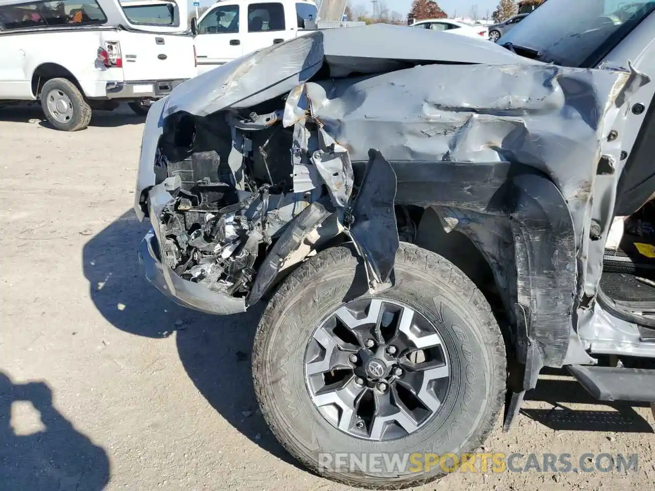 10 Photograph of a damaged car 3TMCZ5AN3KM272827 TOYOTA TACOMA 2019