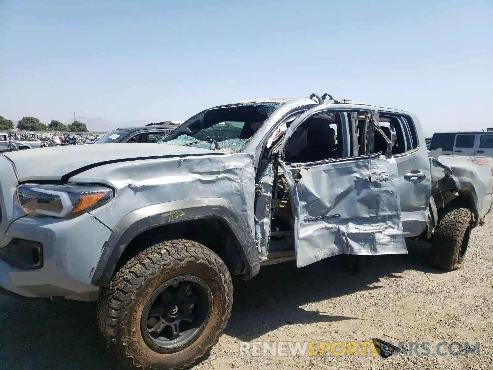 9 Photograph of a damaged car 3TMCZ5AN3KM282239 TOYOTA TACOMA 2019