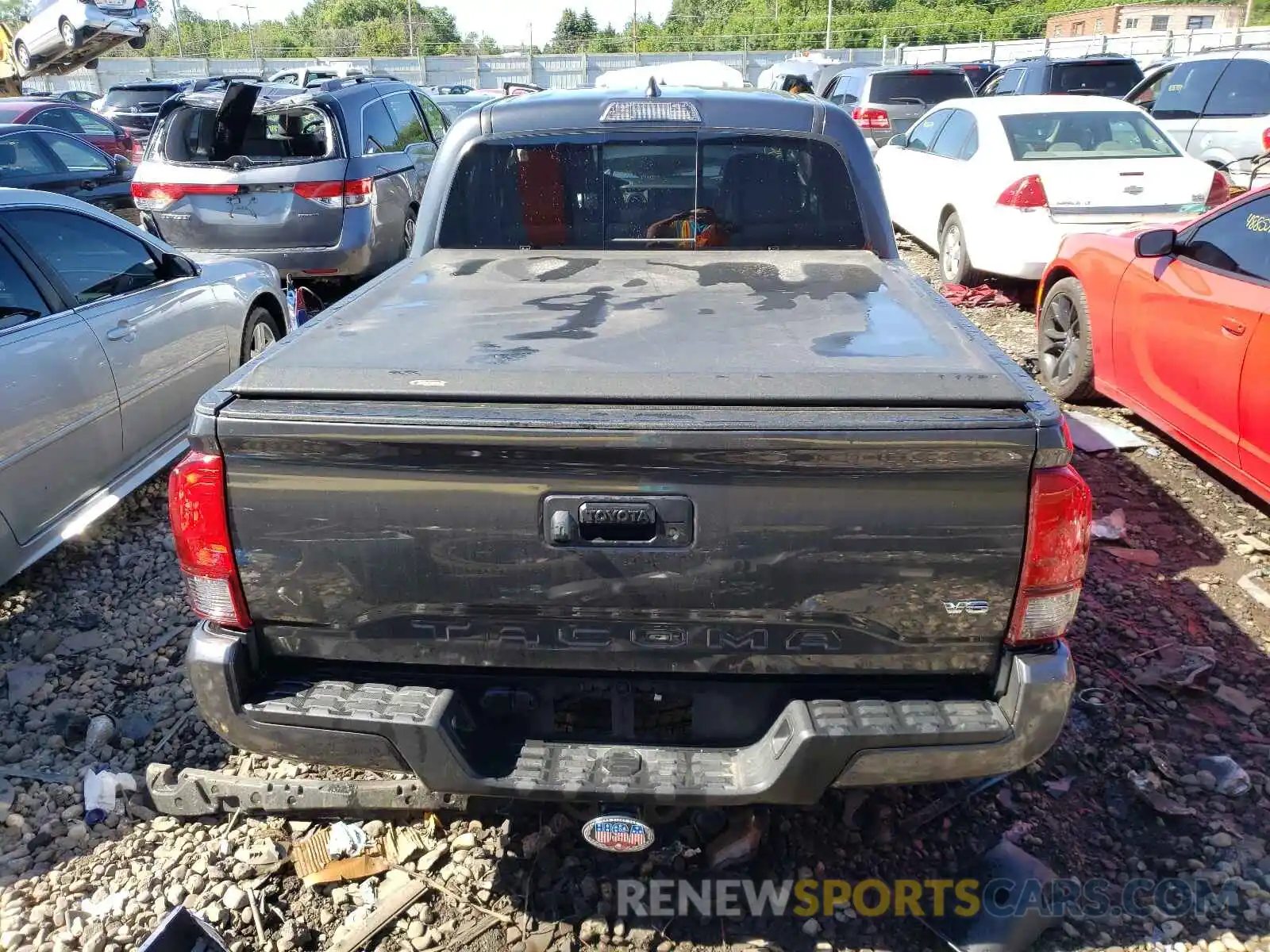 9 Photograph of a damaged car 3TMCZ5AN3KM283584 TOYOTA TACOMA 2019