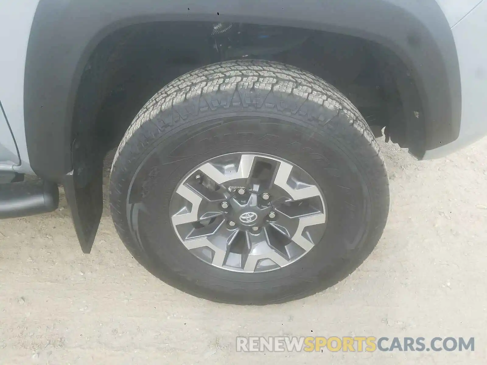 9 Photograph of a damaged car 3TMCZ5AN3KM285576 TOYOTA TACOMA 2019