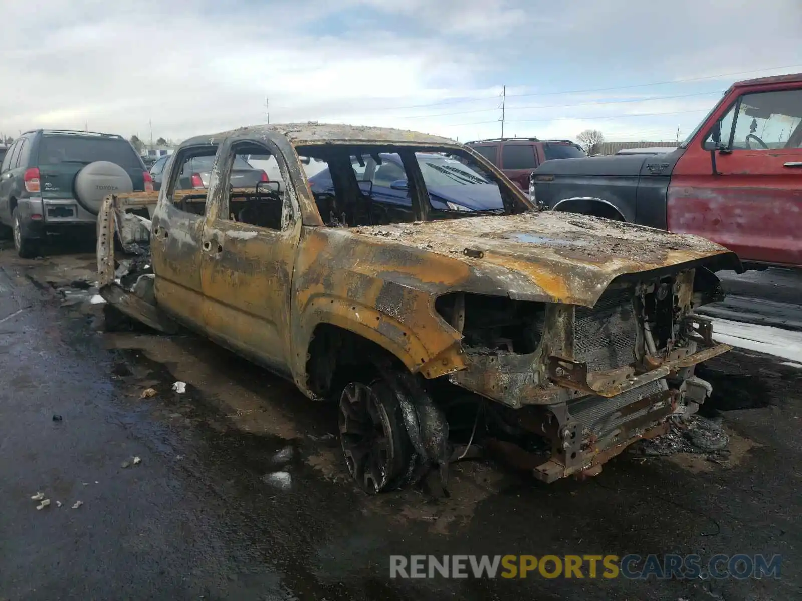 1 Photograph of a damaged car 3TMCZ5AN3KM285836 TOYOTA TACOMA 2019