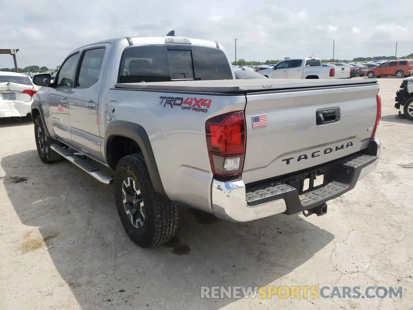 3 Photograph of a damaged car 3TMCZ5AN4KM194641 TOYOTA TACOMA 2019