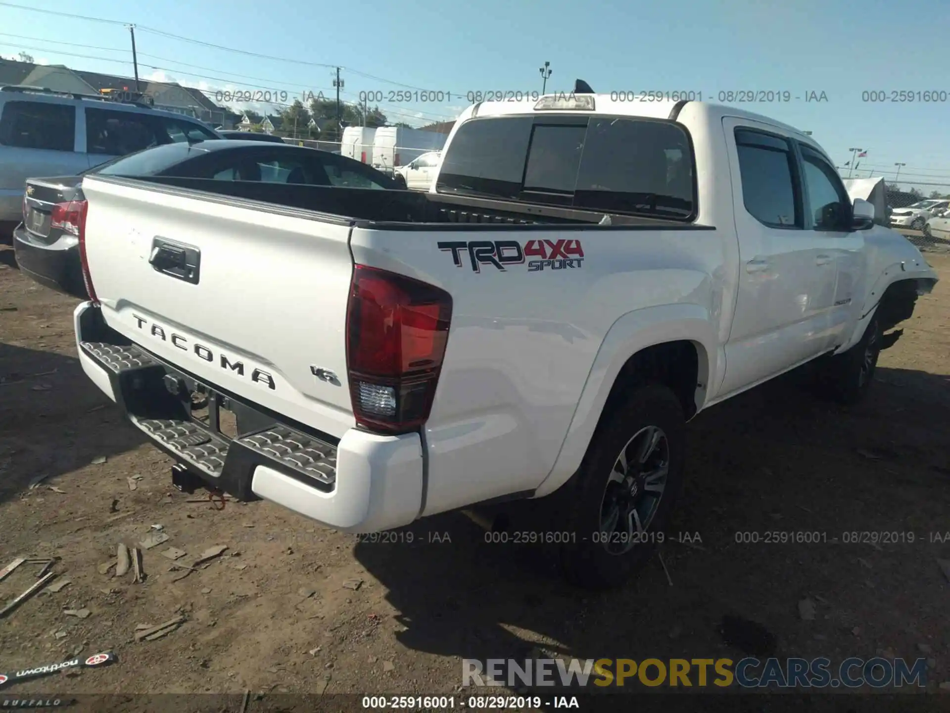 4 Фотография поврежденного автомобиля 3TMCZ5AN4KM203189 TOYOTA TACOMA 2019