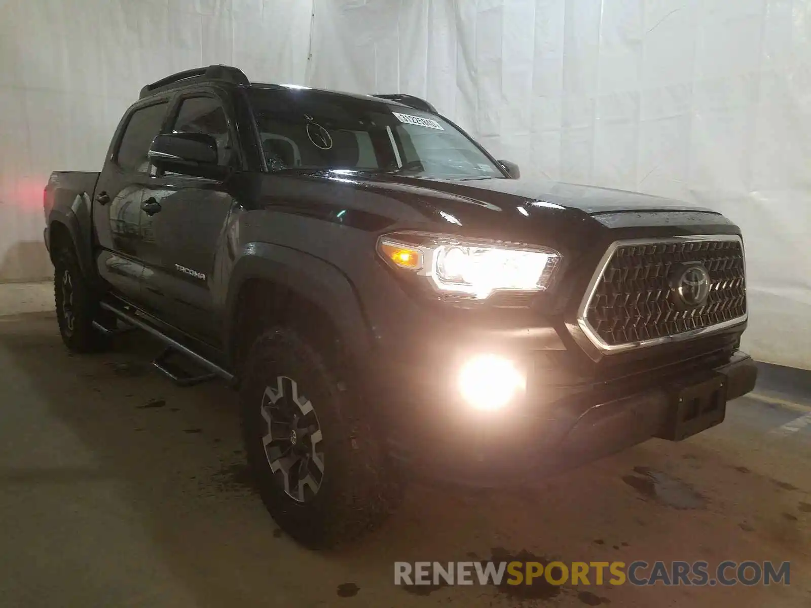 1 Photograph of a damaged car 3TMCZ5AN4KM208053 TOYOTA TACOMA 2019