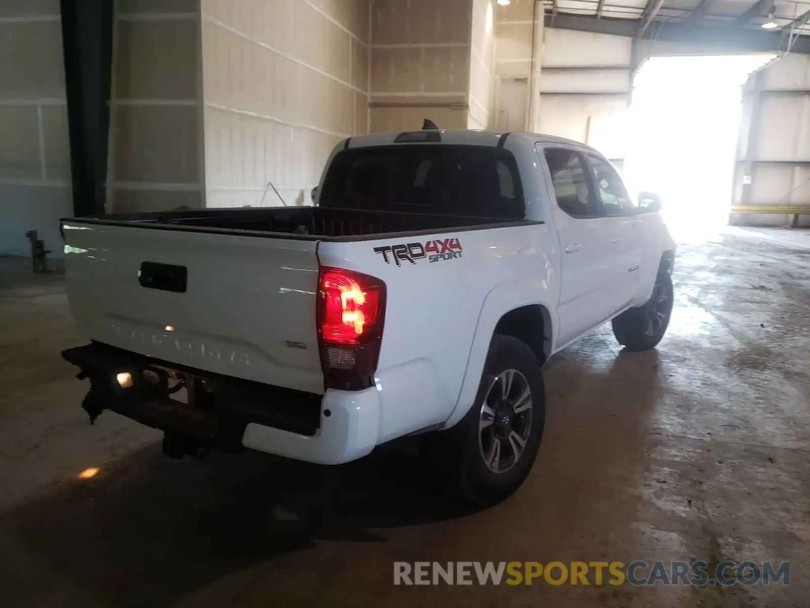 4 Photograph of a damaged car 3TMCZ5AN4KM226472 TOYOTA TACOMA 2019