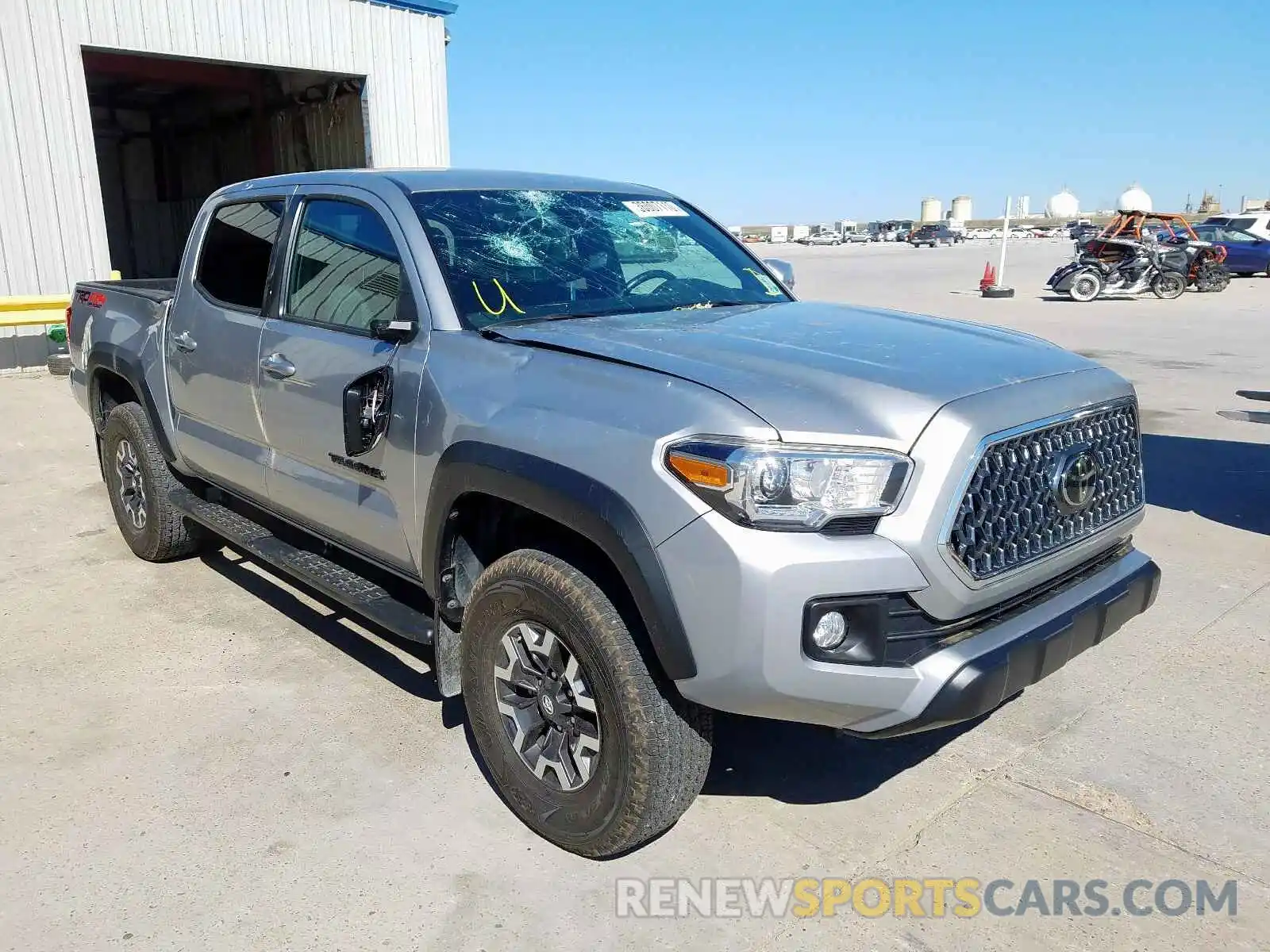 1 Photograph of a damaged car 3TMCZ5AN4KM230327 TOYOTA TACOMA 2019