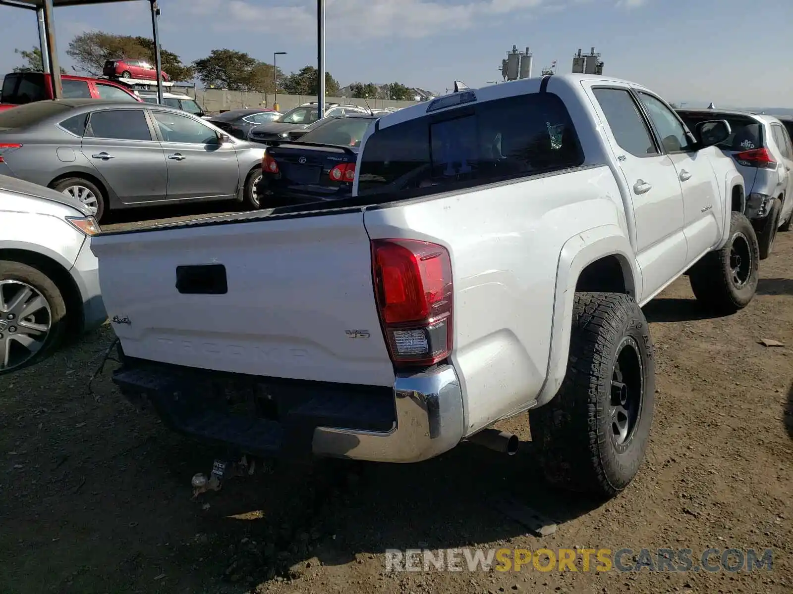 4 Photograph of a damaged car 3TMCZ5AN4KM236404 TOYOTA TACOMA 2019