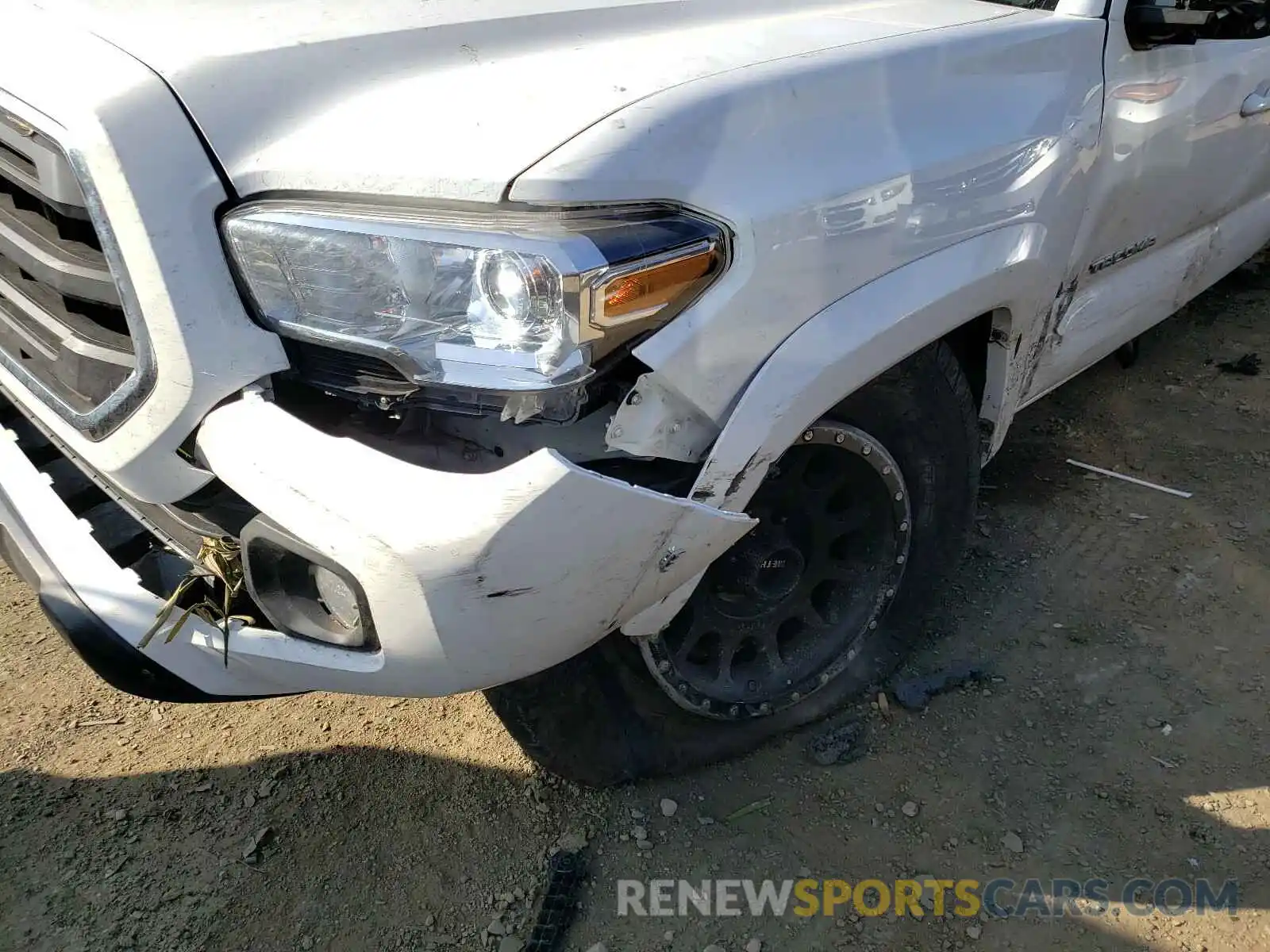 9 Photograph of a damaged car 3TMCZ5AN4KM236404 TOYOTA TACOMA 2019