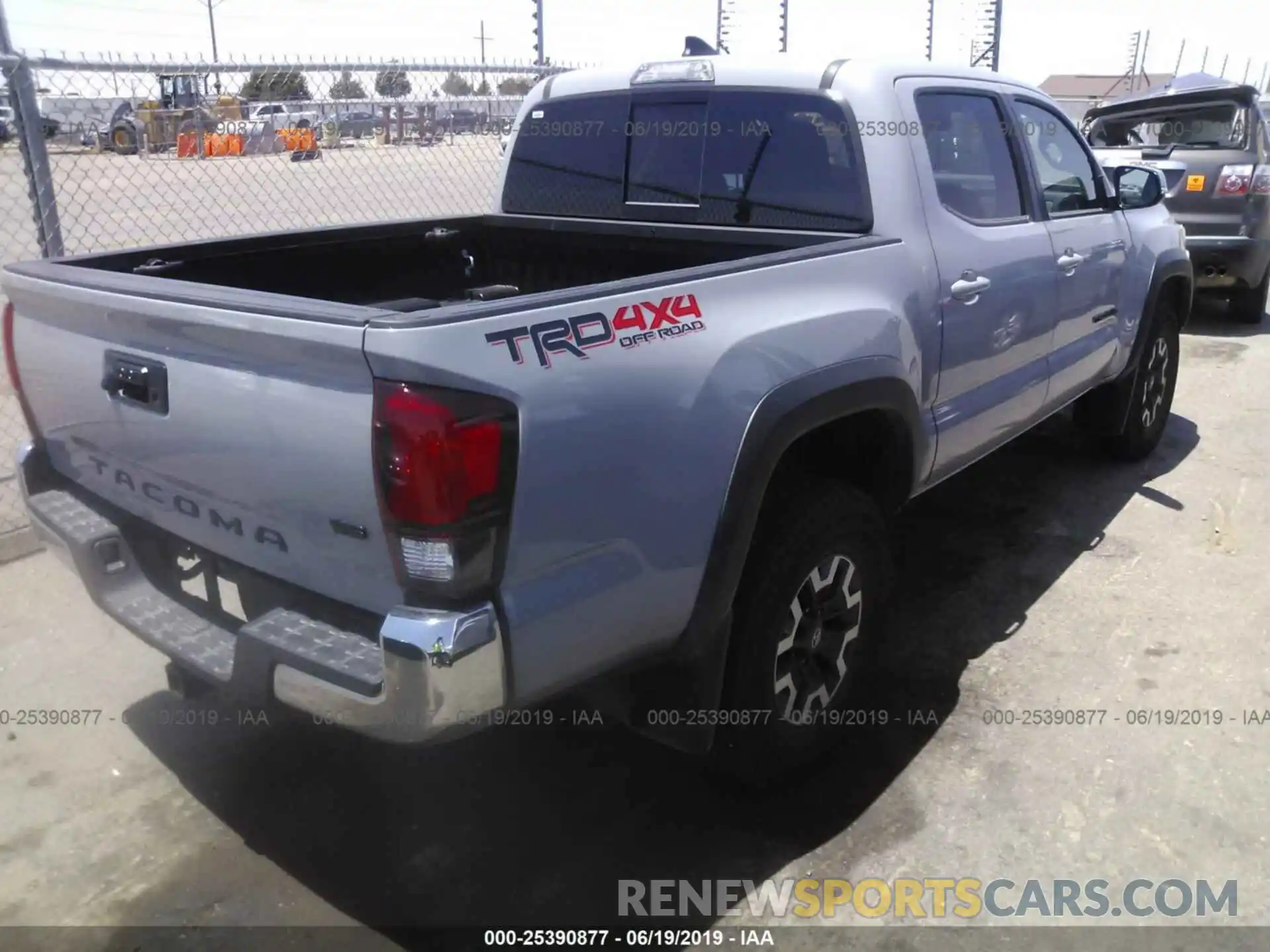 4 Фотография поврежденного автомобиля 3TMCZ5AN4KM241392 TOYOTA TACOMA 2019