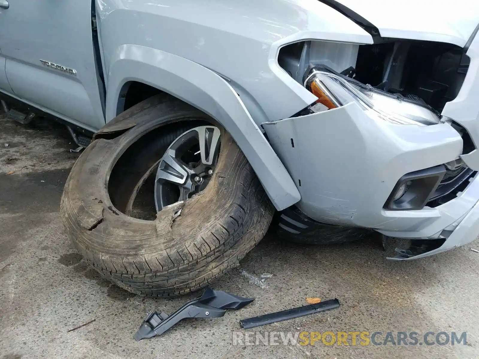 9 Photograph of a damaged car 3TMCZ5AN4KM249007 TOYOTA TACOMA 2019