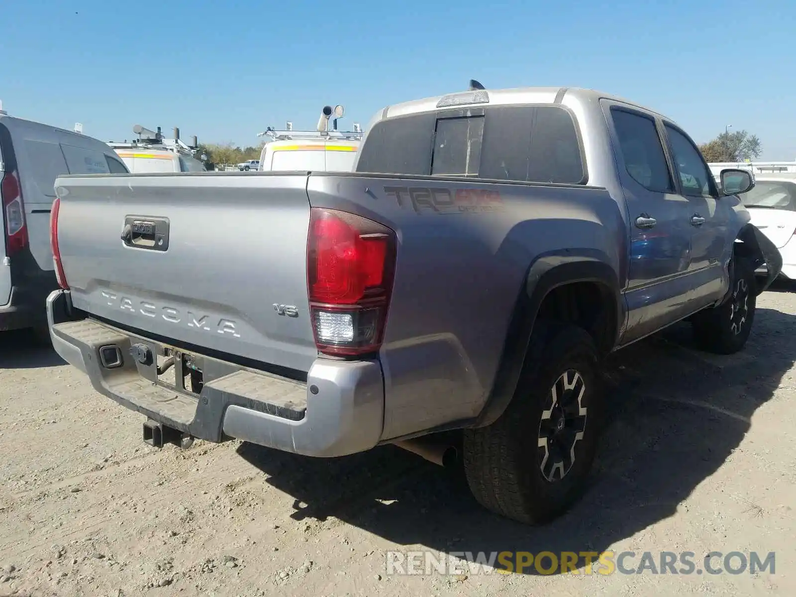 4 Фотография поврежденного автомобиля 3TMCZ5AN4KM256782 TOYOTA TACOMA 2019