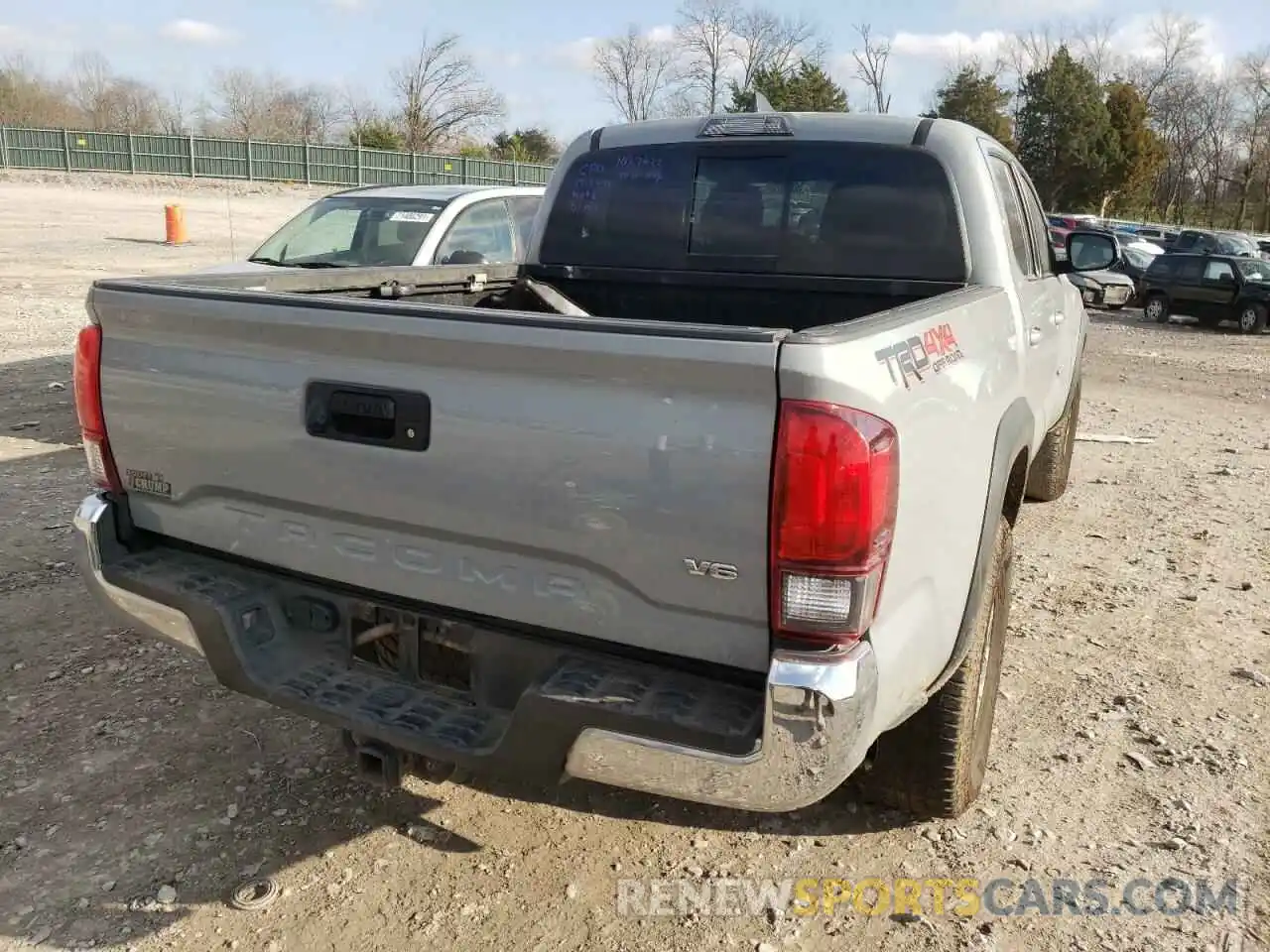 4 Photograph of a damaged car 3TMCZ5AN4KM265658 TOYOTA TACOMA 2019