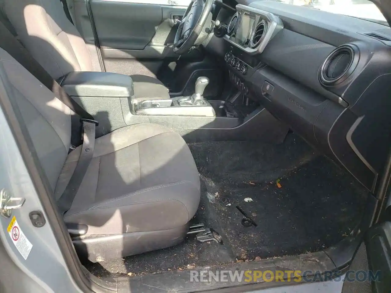 5 Photograph of a damaged car 3TMCZ5AN4KM265658 TOYOTA TACOMA 2019