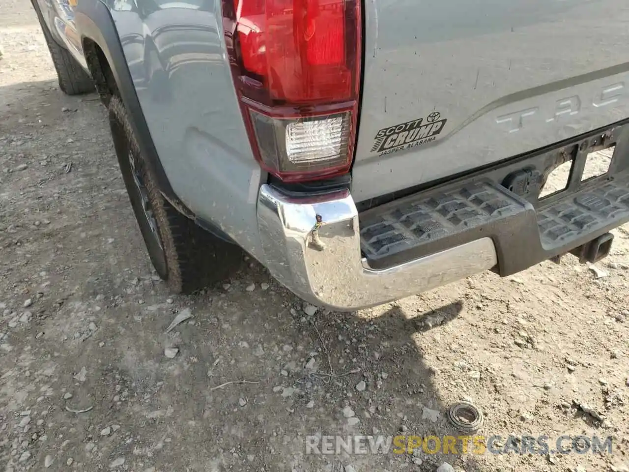 9 Photograph of a damaged car 3TMCZ5AN4KM265658 TOYOTA TACOMA 2019