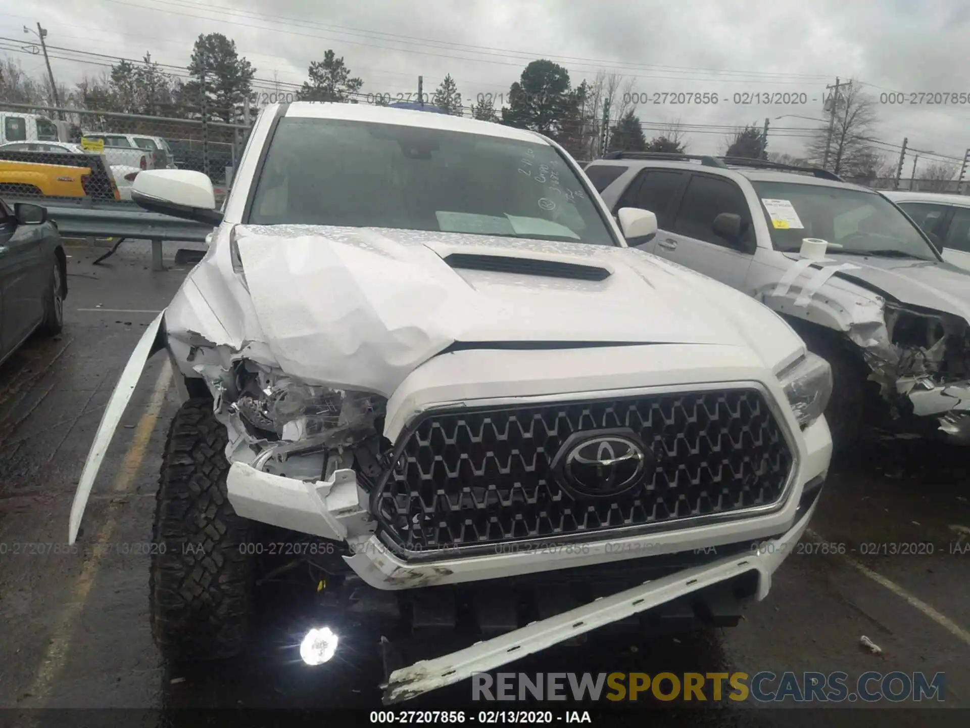 10 Photograph of a damaged car 3TMCZ5AN4KM267491 TOYOTA TACOMA 2019