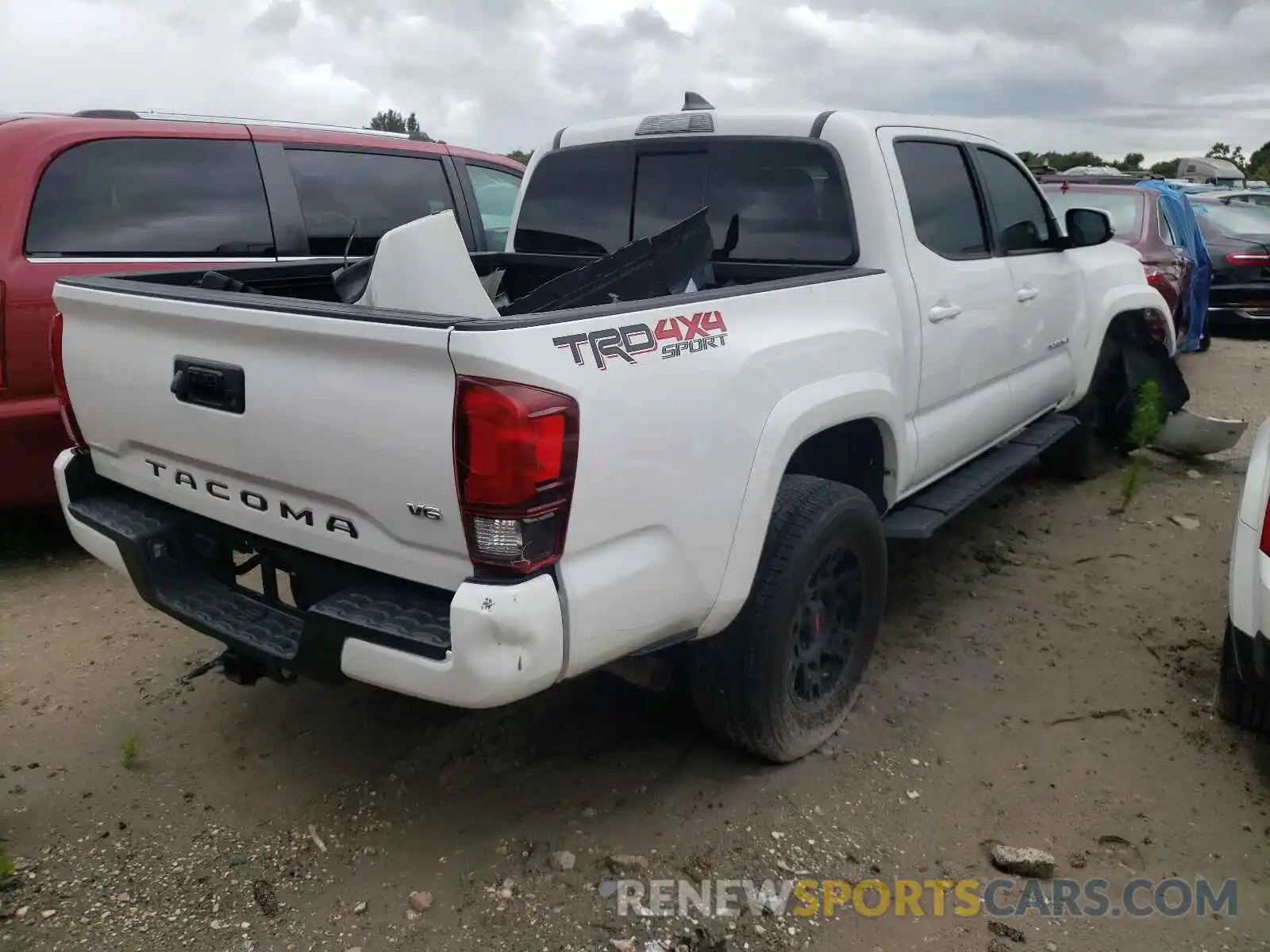 4 Photograph of a damaged car 3TMCZ5AN4KM270035 TOYOTA TACOMA 2019