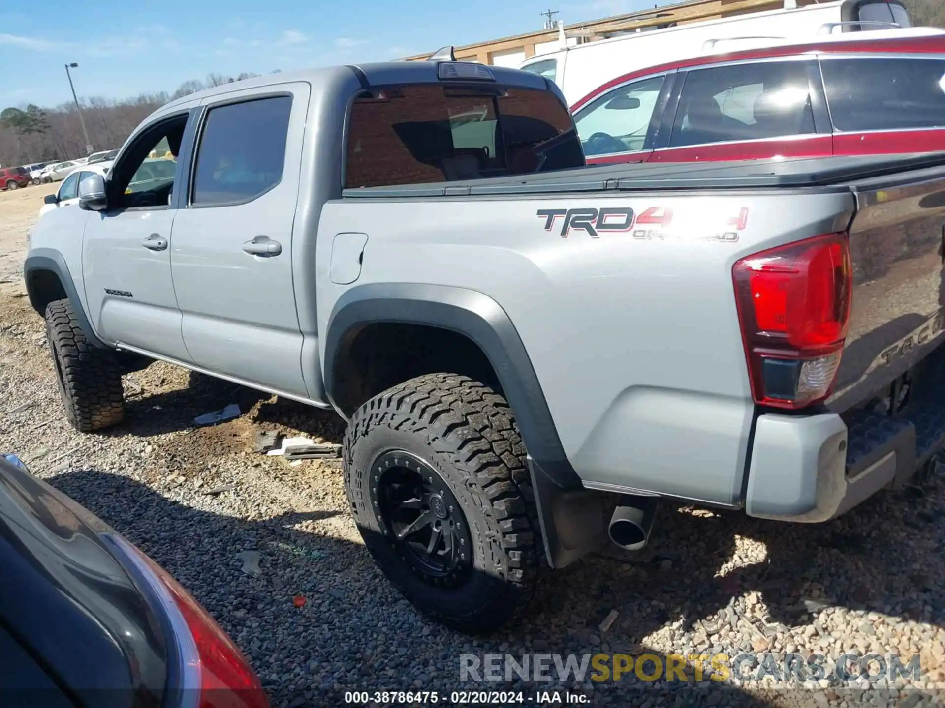 3 Фотография поврежденного автомобиля 3TMCZ5AN4KM279169 TOYOTA TACOMA 2019