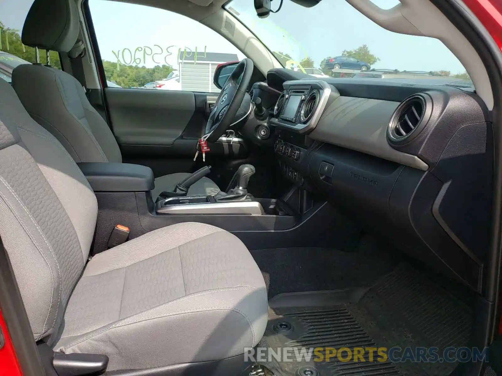 5 Photograph of a damaged car 3TMCZ5AN4KM282007 TOYOTA TACOMA 2019