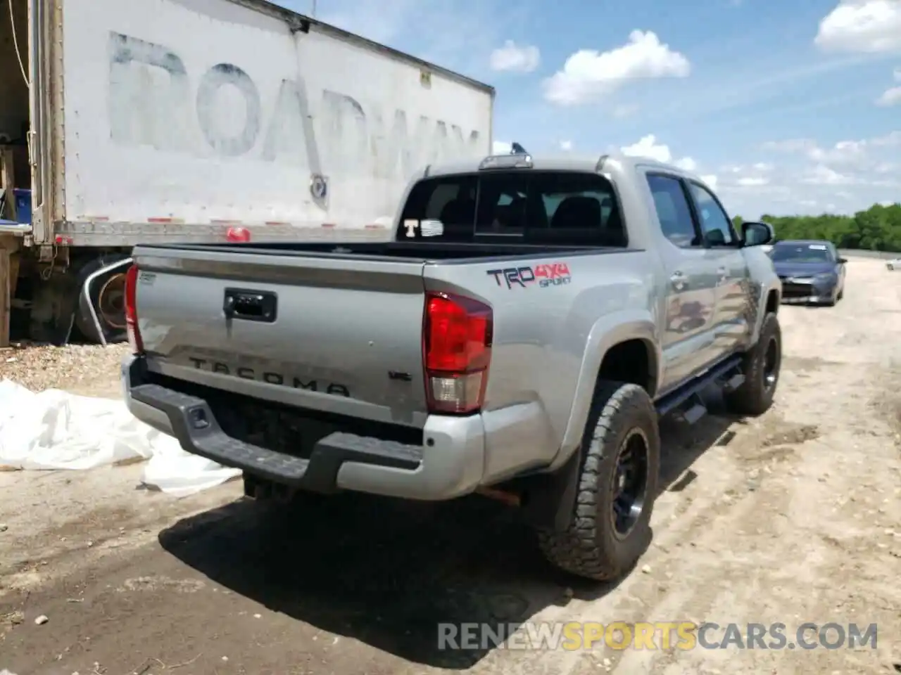 4 Photograph of a damaged car 3TMCZ5AN4KM286333 TOYOTA TACOMA 2019