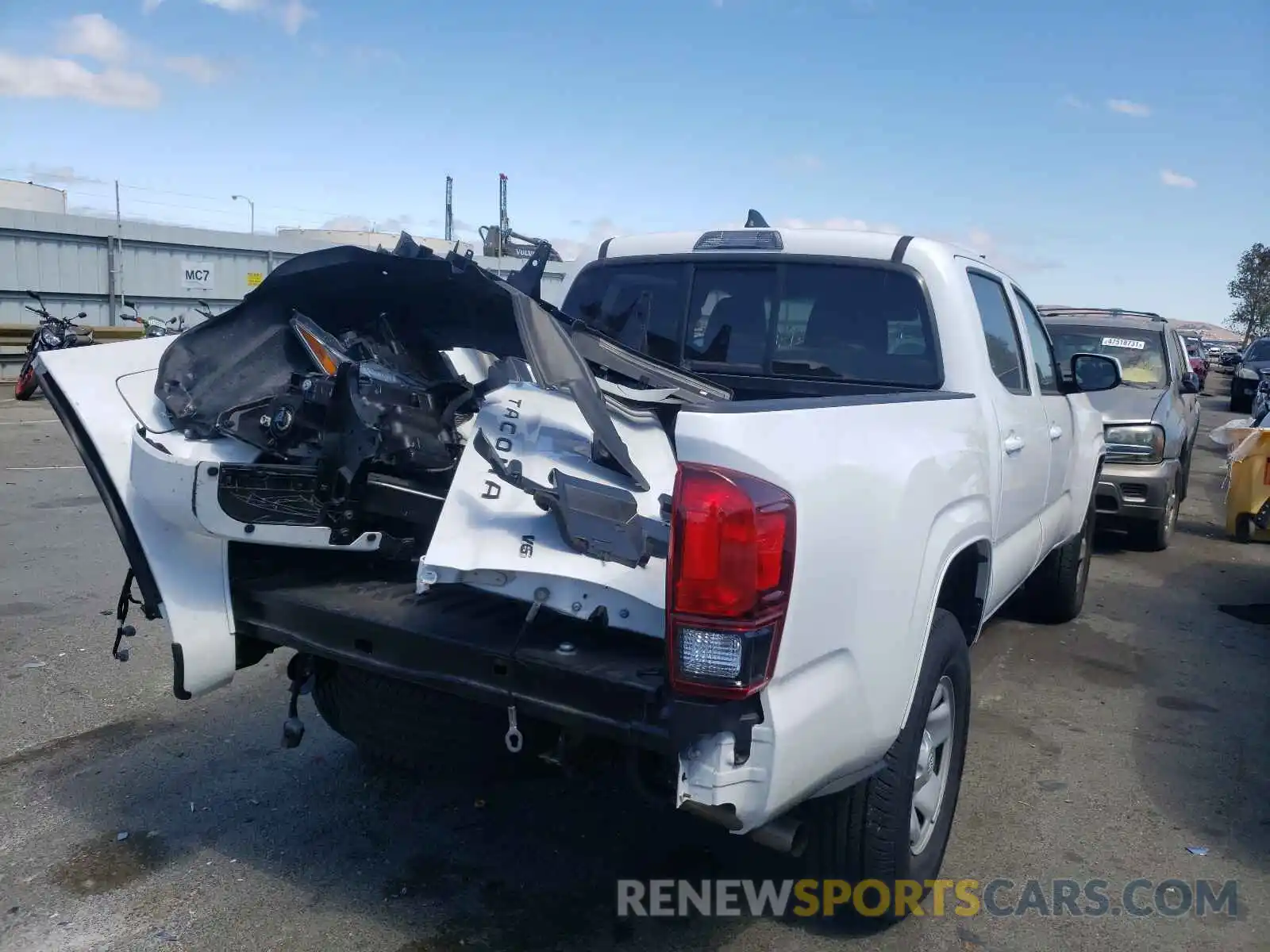 4 Photograph of a damaged car 3TMCZ5AN4KM287109 TOYOTA TACOMA 2019