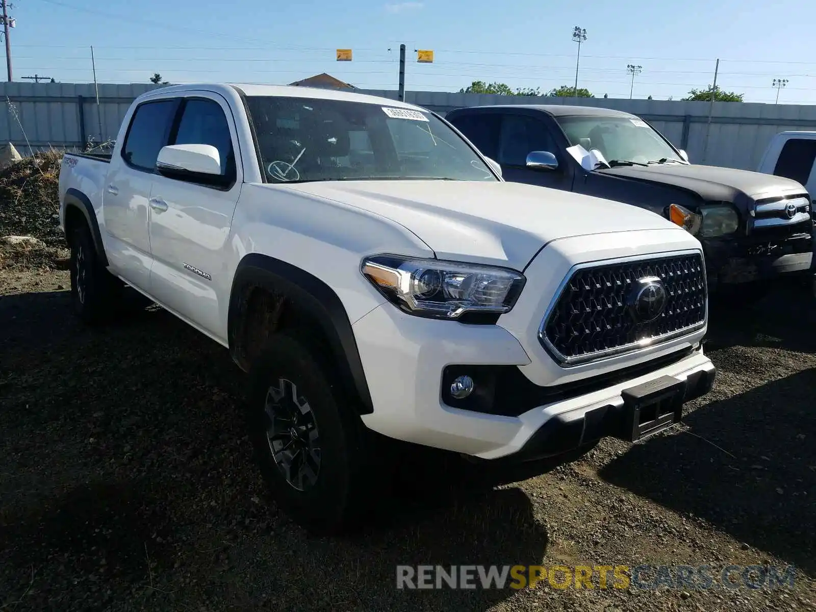 1 Photograph of a damaged car 3TMCZ5AN4KM288096 TOYOTA TACOMA 2019