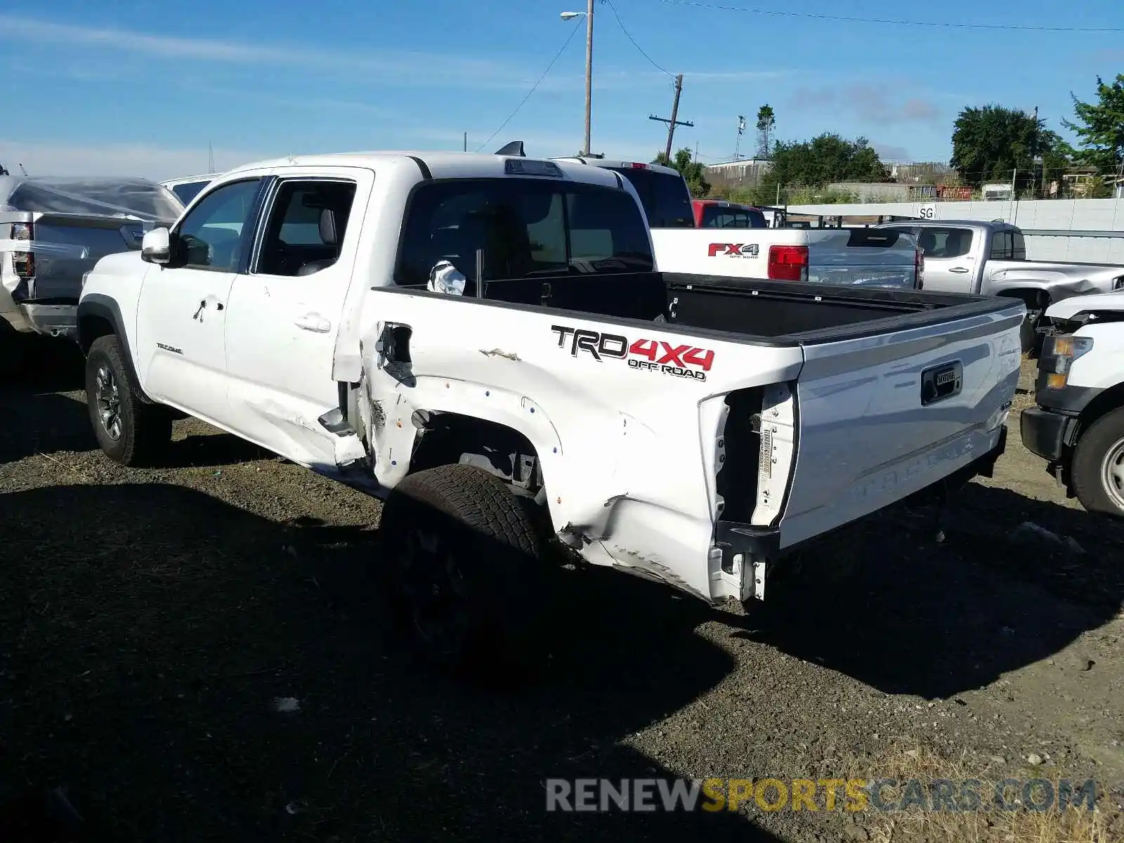 3 Photograph of a damaged car 3TMCZ5AN4KM288096 TOYOTA TACOMA 2019