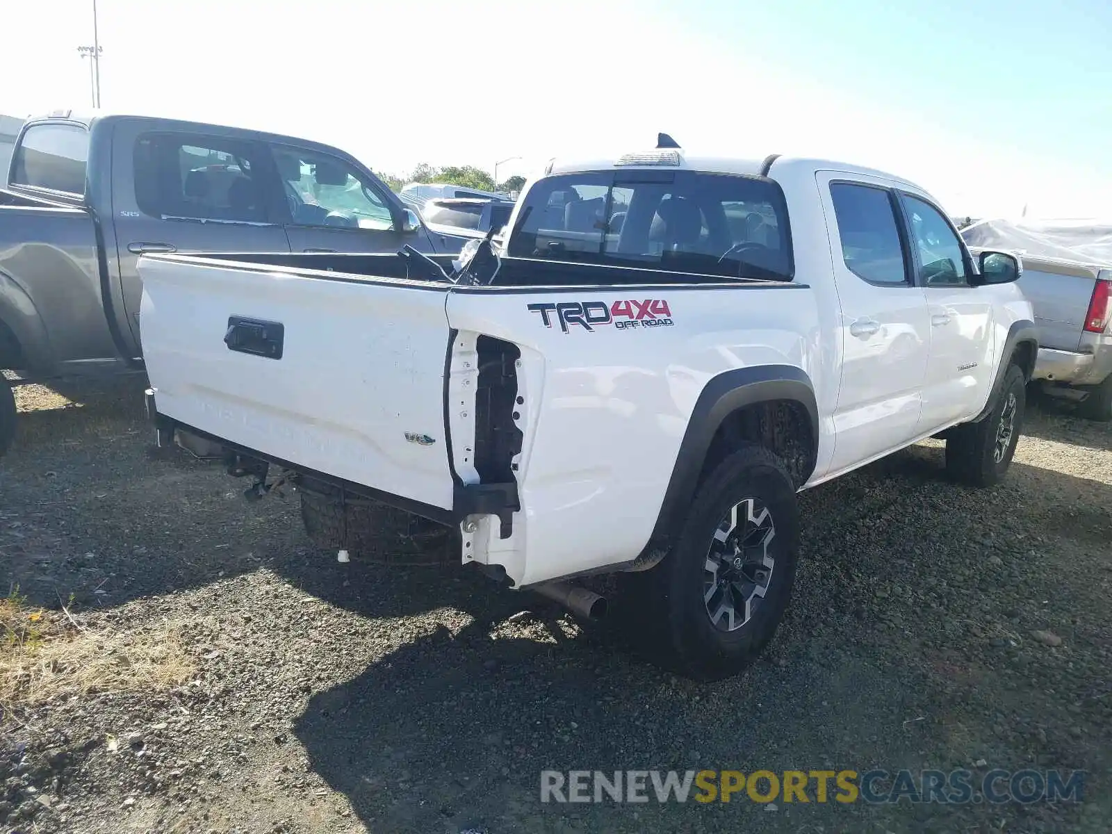 4 Photograph of a damaged car 3TMCZ5AN4KM288096 TOYOTA TACOMA 2019