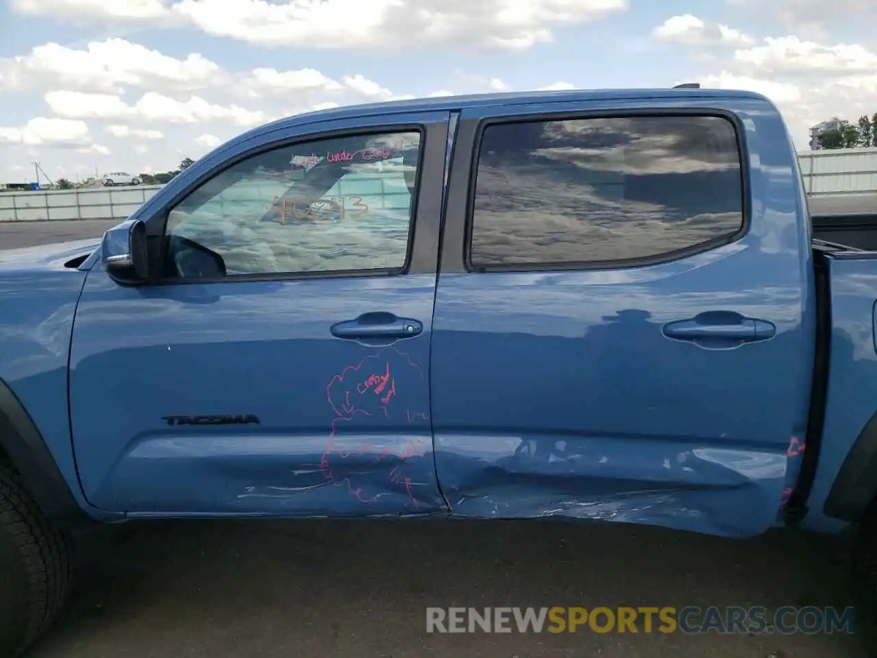 9 Photograph of a damaged car 3TMCZ5AN5KM190940 TOYOTA TACOMA 2019