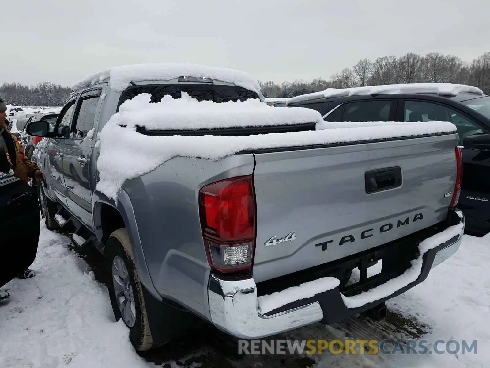 3 Фотография поврежденного автомобиля 3TMCZ5AN5KM196236 TOYOTA TACOMA 2019