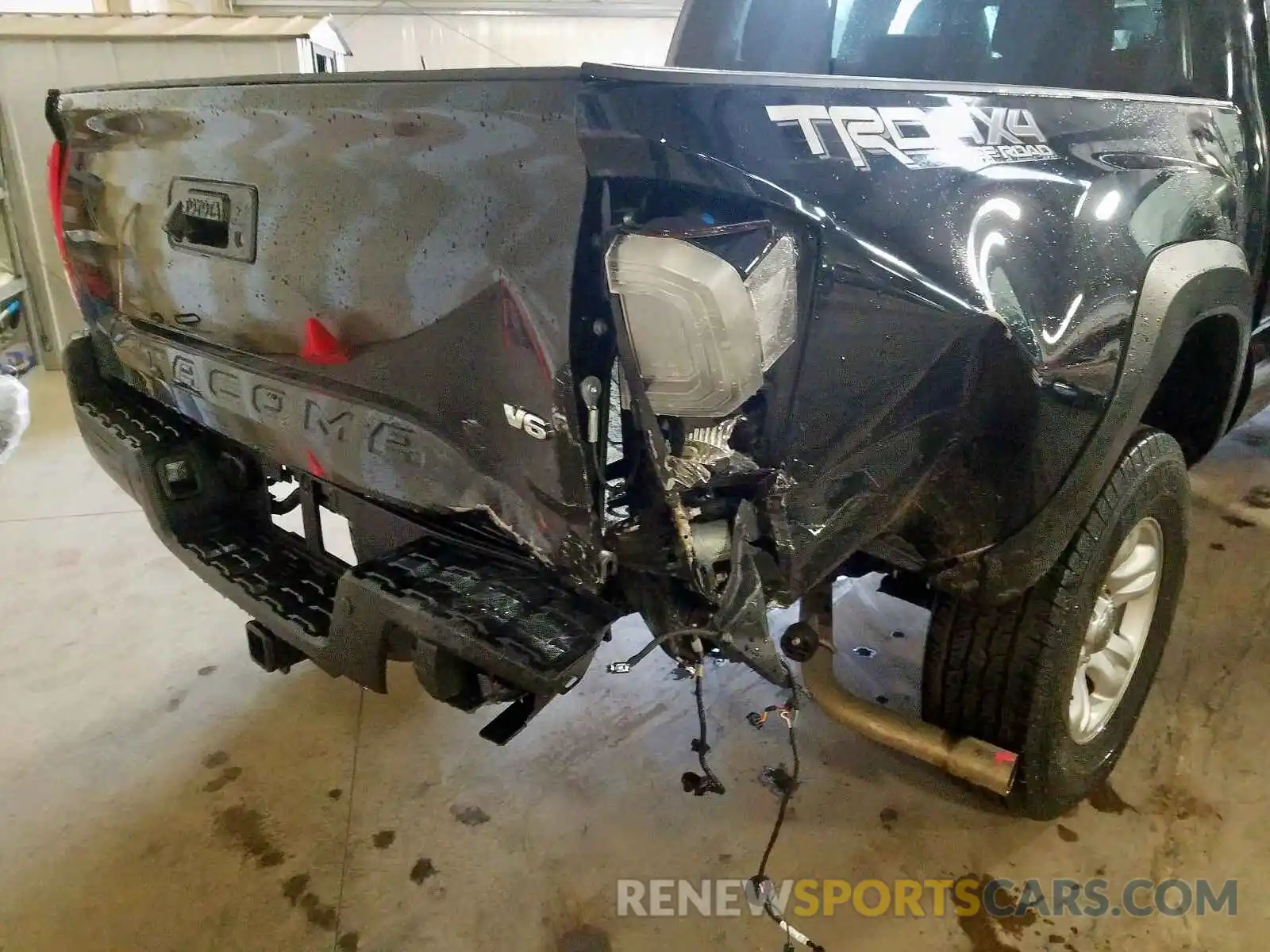 9 Photograph of a damaged car 3TMCZ5AN5KM198388 TOYOTA TACOMA 2019