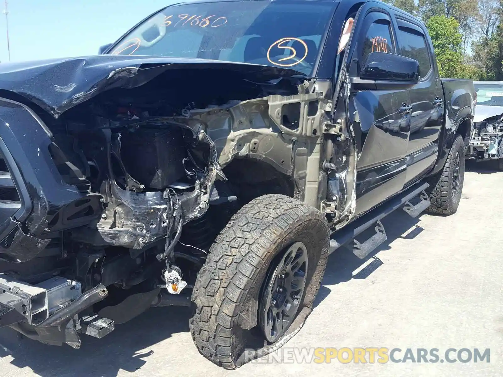 9 Photograph of a damaged car 3TMCZ5AN5KM199315 TOYOTA TACOMA 2019