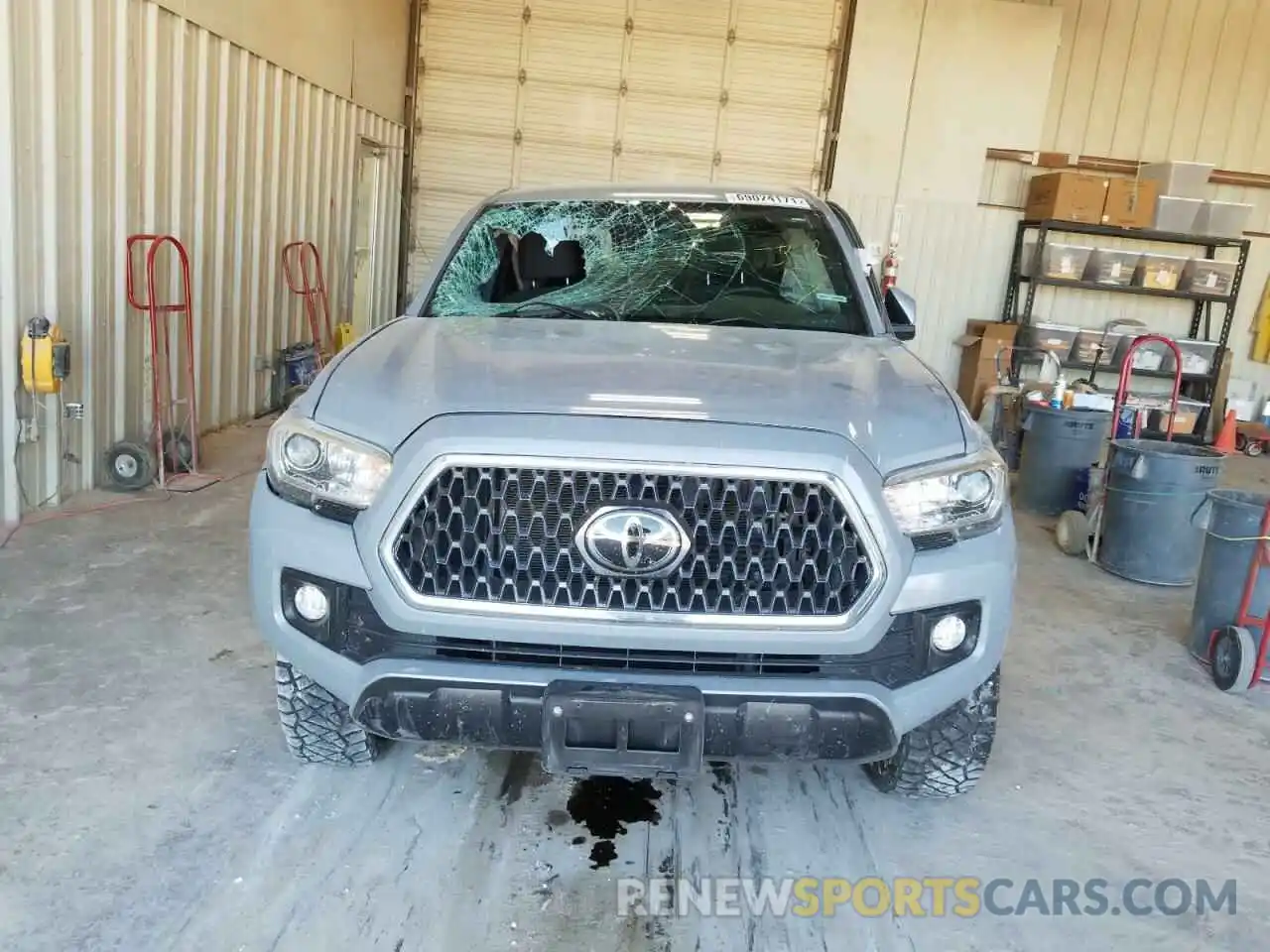 10 Photograph of a damaged car 3TMCZ5AN5KM199704 TOYOTA TACOMA 2019