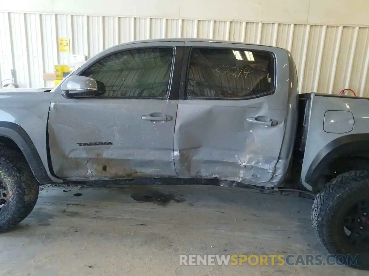 9 Photograph of a damaged car 3TMCZ5AN5KM199704 TOYOTA TACOMA 2019