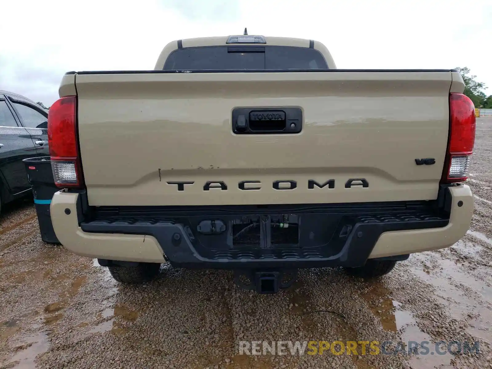 9 Photograph of a damaged car 3TMCZ5AN5KM200592 TOYOTA TACOMA 2019