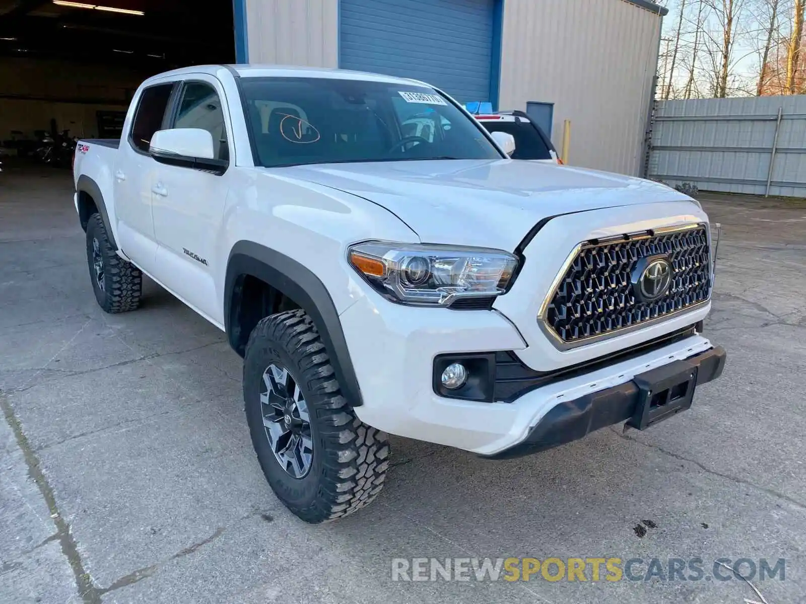 1 Photograph of a damaged car 3TMCZ5AN5KM208823 TOYOTA TACOMA 2019