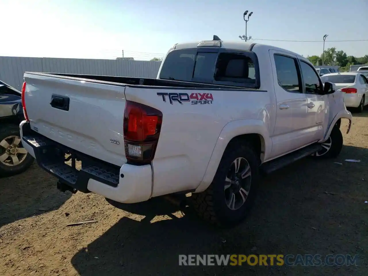 4 Фотография поврежденного автомобиля 3TMCZ5AN5KM210913 TOYOTA TACOMA 2019