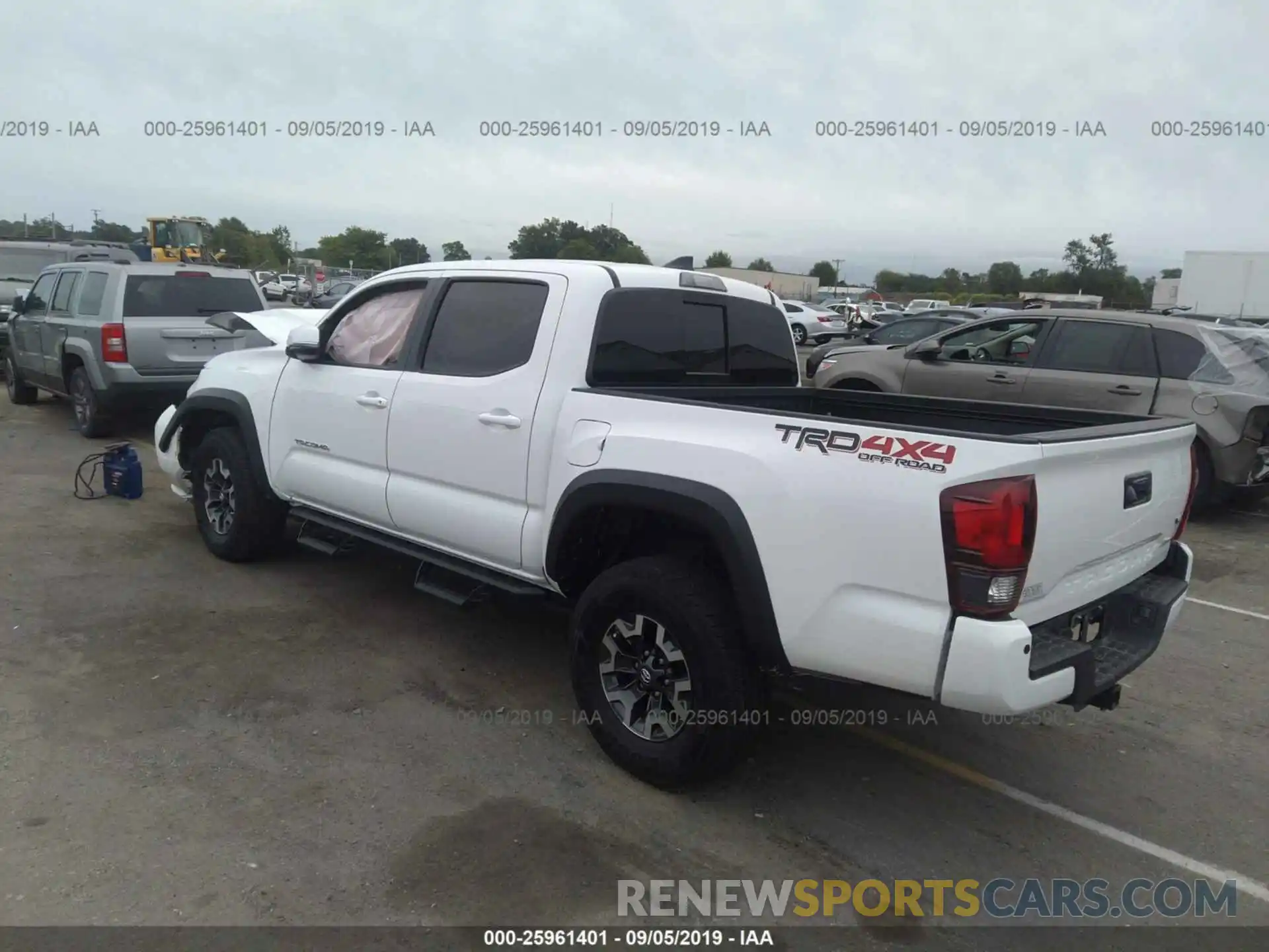 3 Фотография поврежденного автомобиля 3TMCZ5AN5KM220972 TOYOTA TACOMA 2019