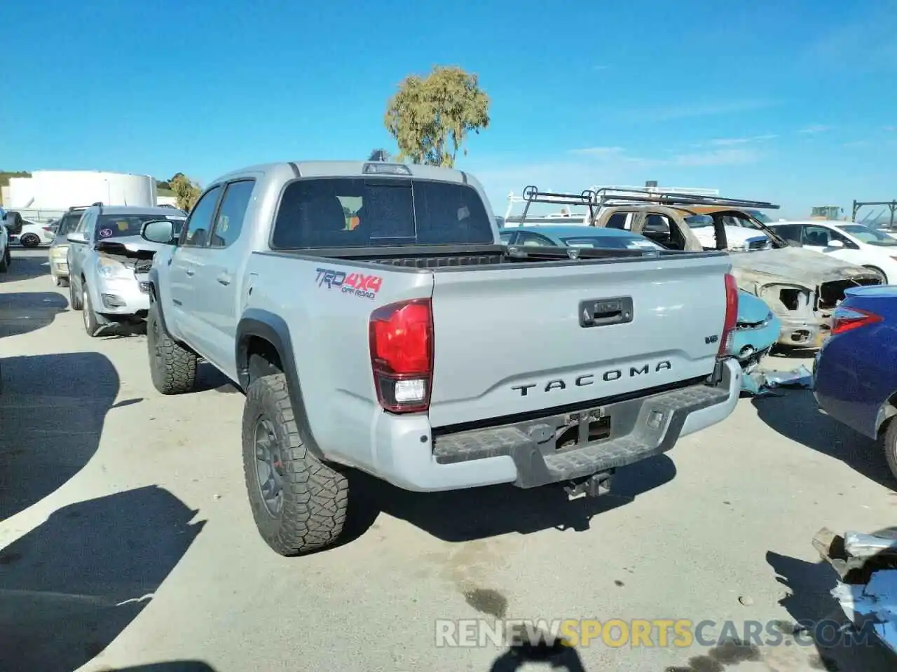 3 Photograph of a damaged car 3TMCZ5AN5KM221541 TOYOTA TACOMA 2019