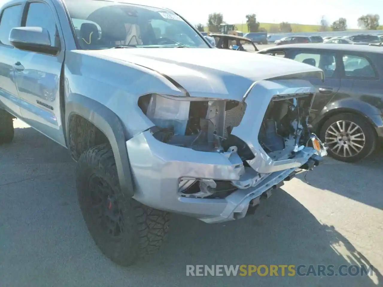 9 Photograph of a damaged car 3TMCZ5AN5KM221541 TOYOTA TACOMA 2019