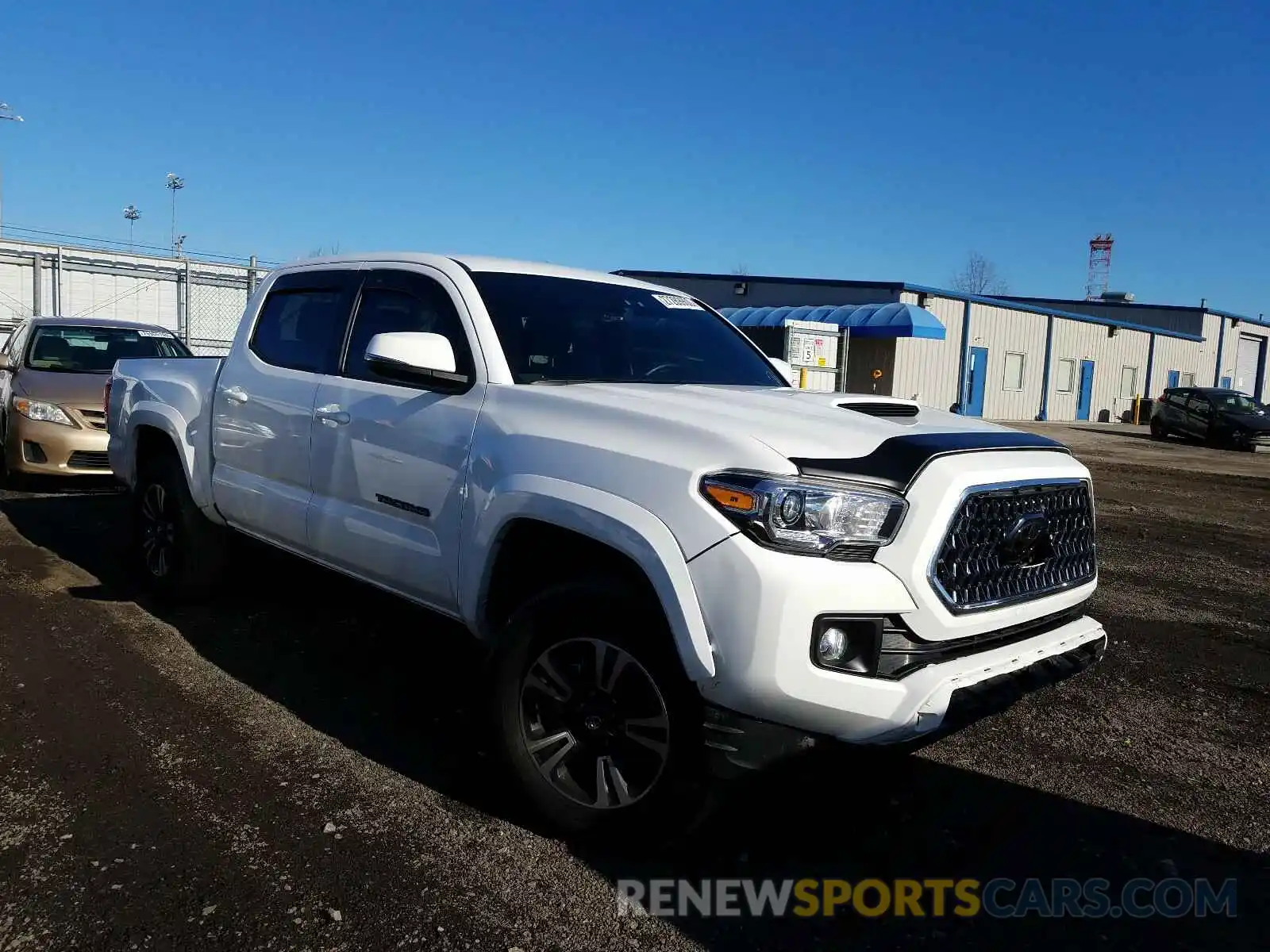 1 Photograph of a damaged car 3TMCZ5AN5KM230949 TOYOTA TACOMA 2019