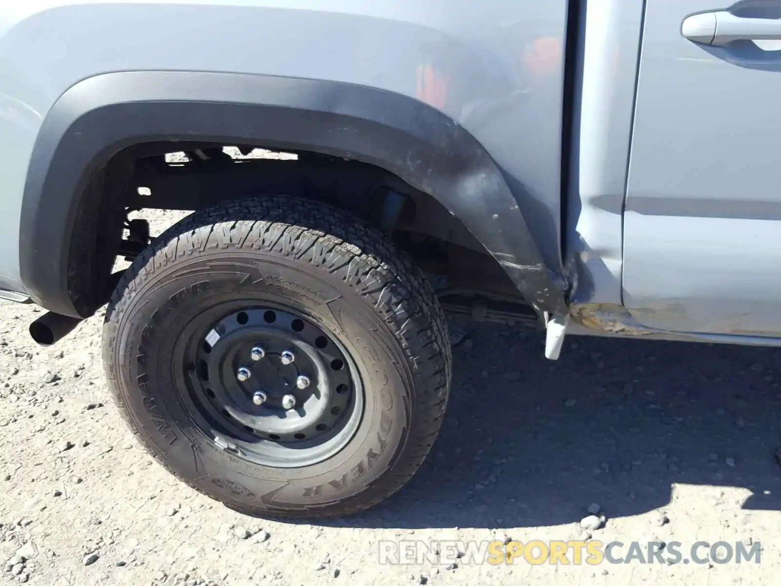 9 Photograph of a damaged car 3TMCZ5AN5KM245869 TOYOTA TACOMA 2019