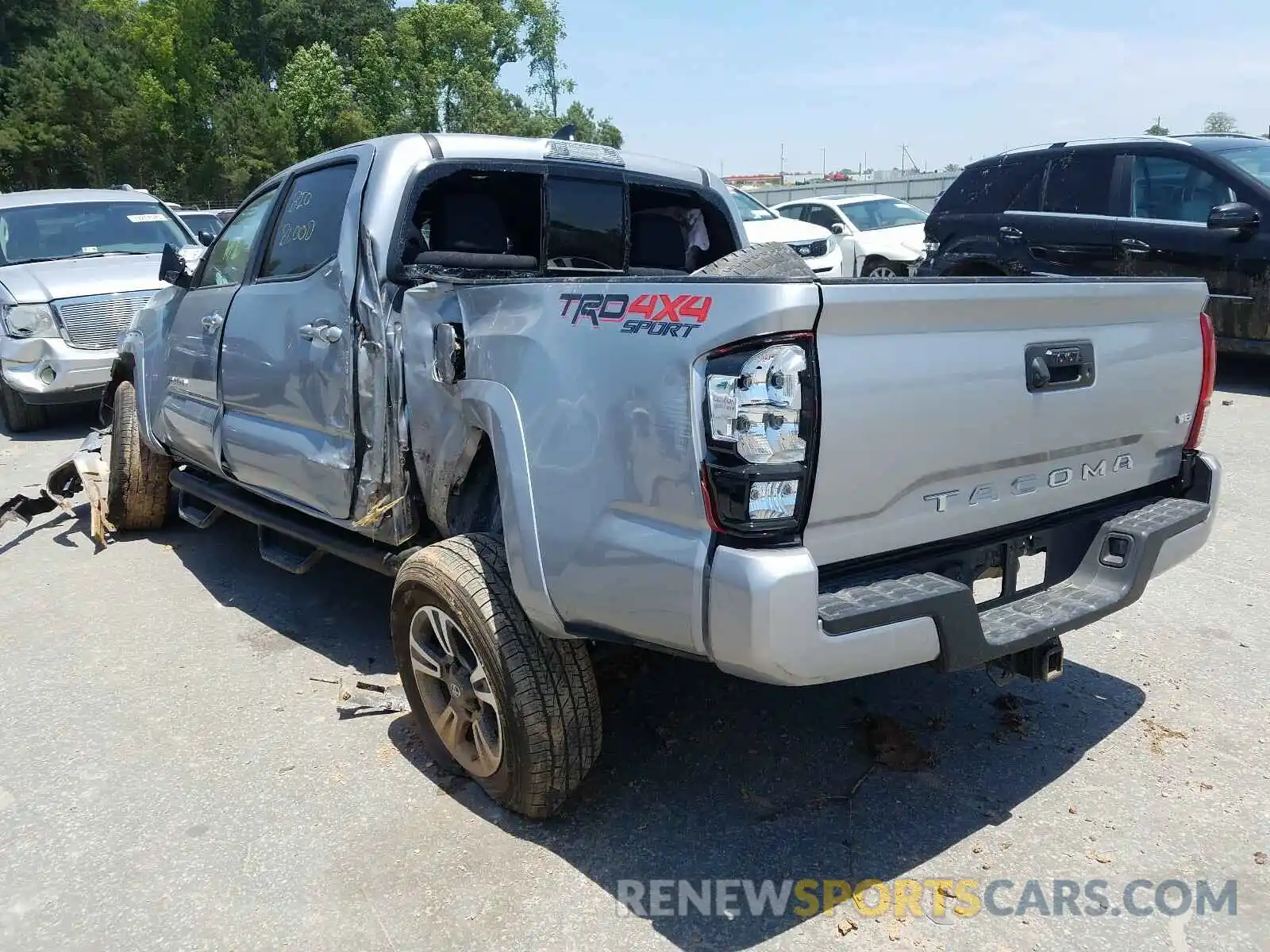 3 Photograph of a damaged car 3TMCZ5AN5KM249792 TOYOTA TACOMA 2019