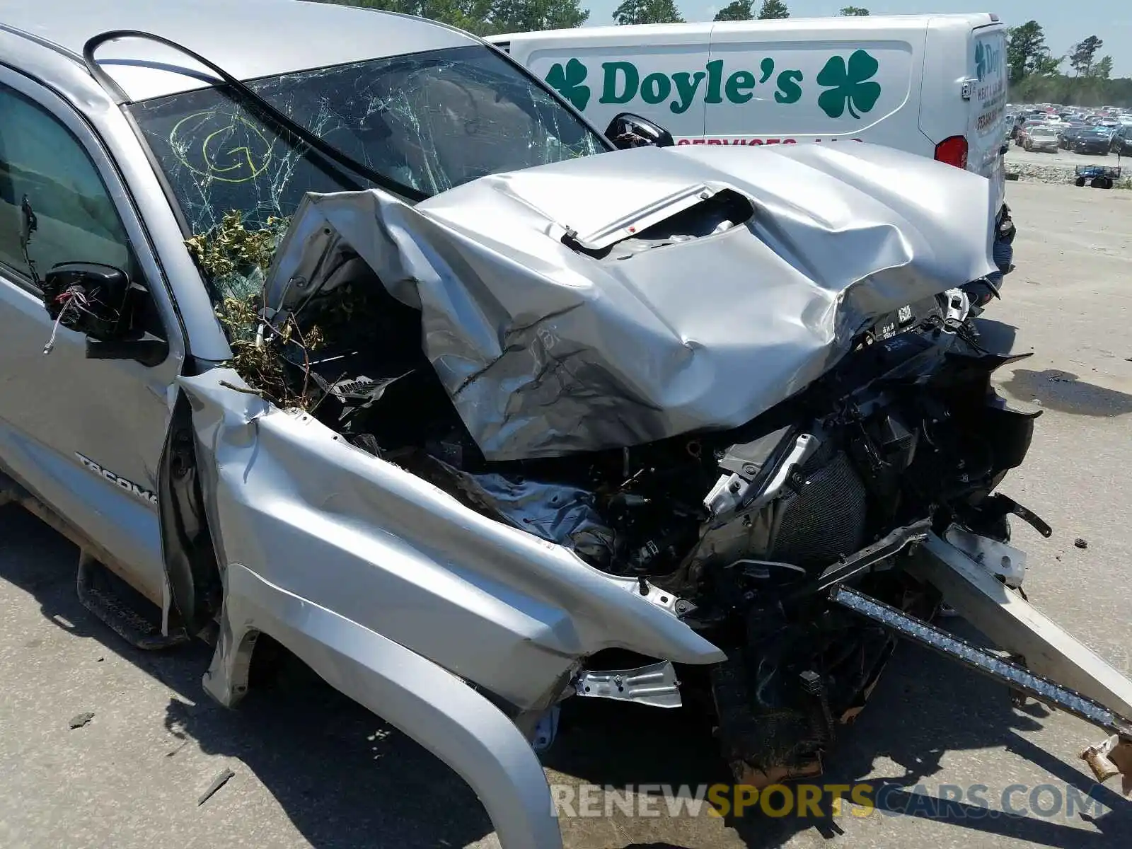 9 Photograph of a damaged car 3TMCZ5AN5KM249792 TOYOTA TACOMA 2019