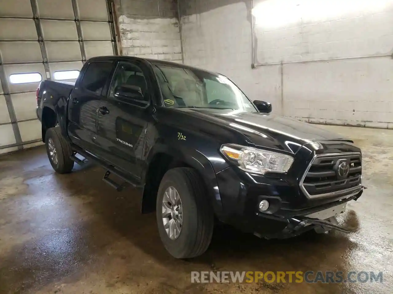 1 Photograph of a damaged car 3TMCZ5AN5KM256404 TOYOTA TACOMA 2019