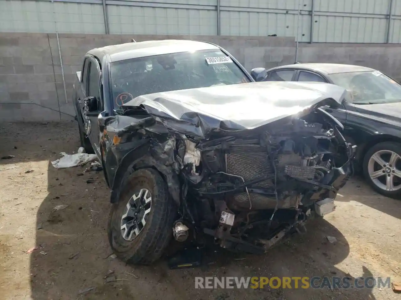 1 Photograph of a damaged car 3TMCZ5AN5KM261585 TOYOTA TACOMA 2019