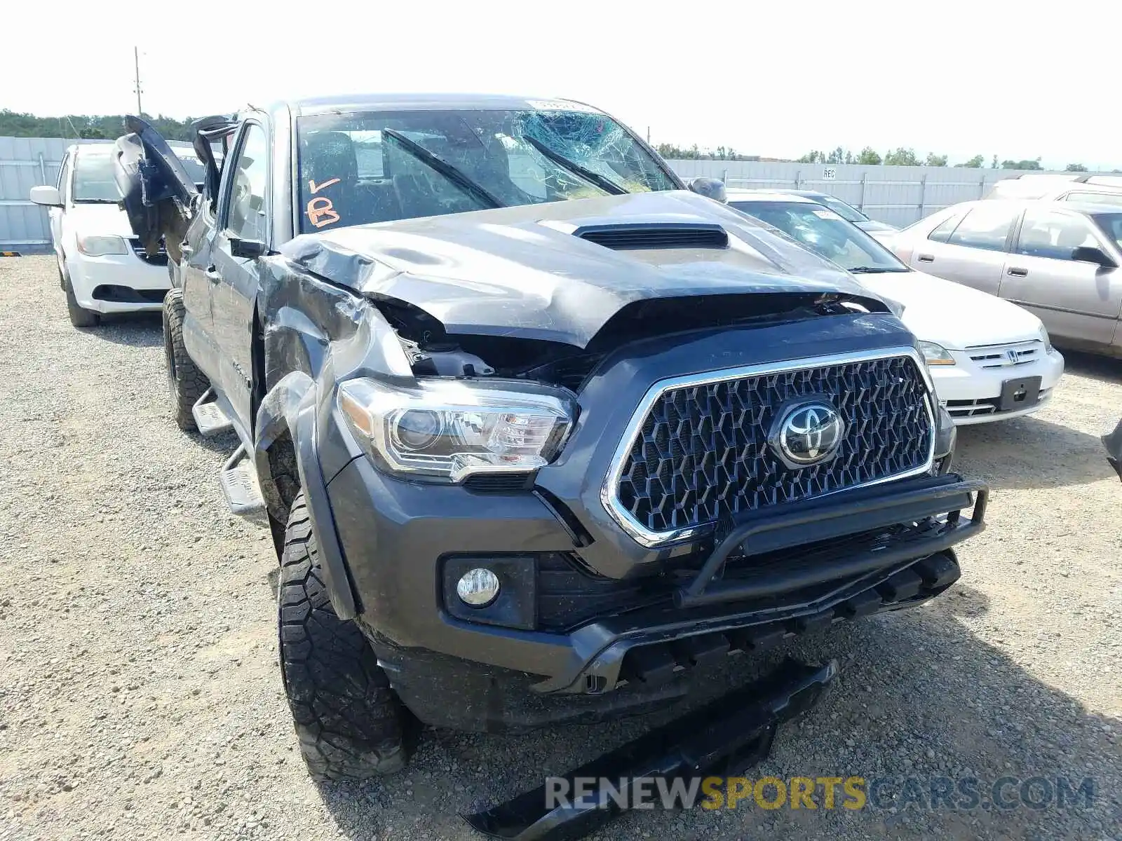 1 Photograph of a damaged car 3TMCZ5AN5KM266642 TOYOTA TACOMA 2019