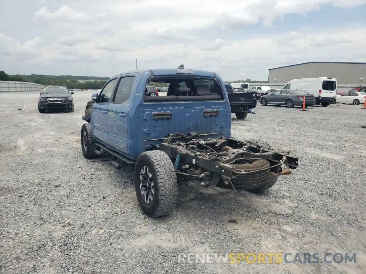 3 Фотография поврежденного автомобиля 3TMCZ5AN5KM270478 TOYOTA TACOMA 2019